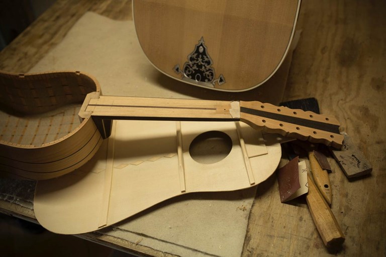 The Luthier Of Praiano Ros2111