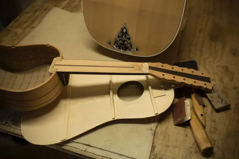 The Luthier Of Praiano Ros2111