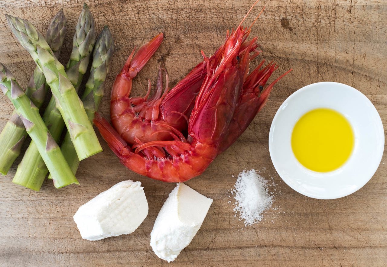Wild asparagus purée with red shrimps and ricotta Le Sirenuse Positano